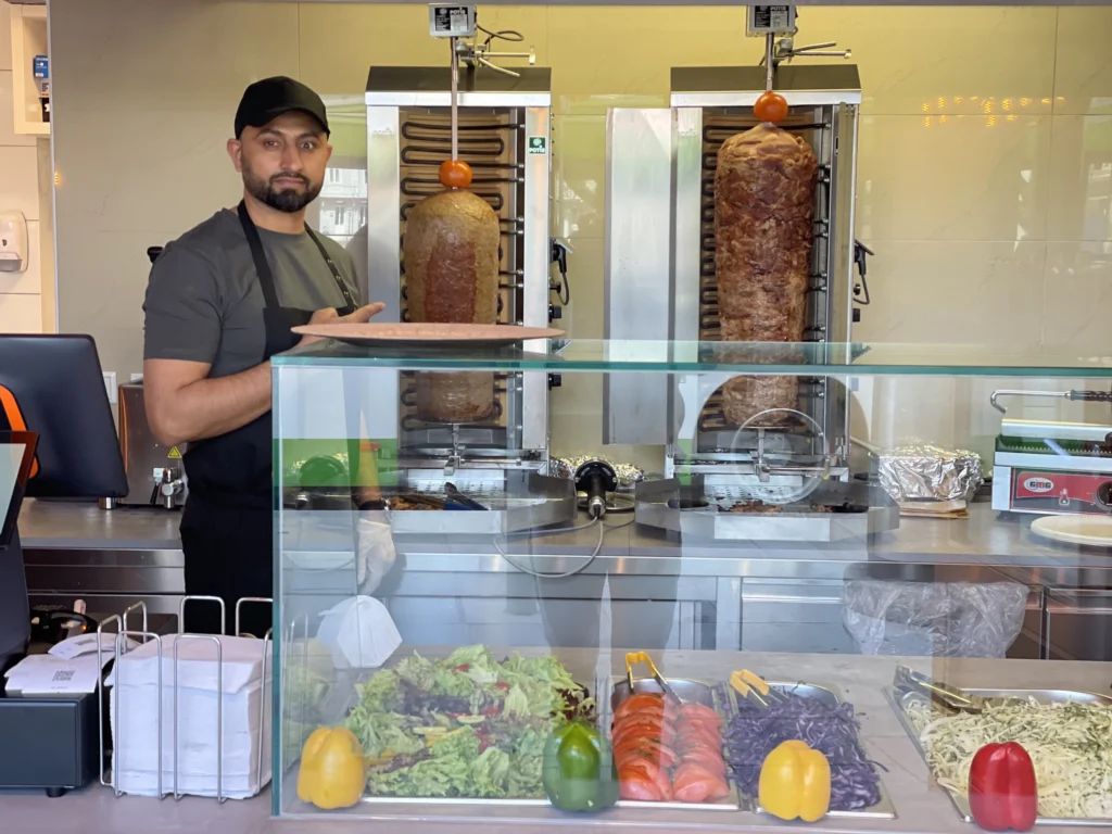 Stadtkebab- Vitrine & Kebabspiess