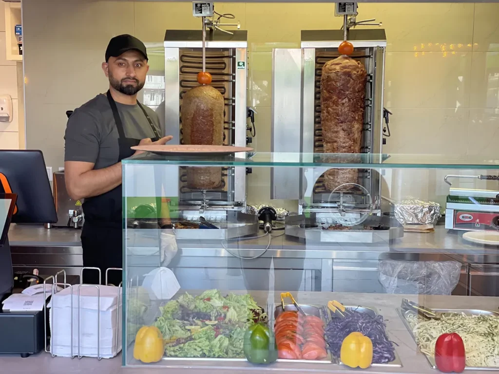 Stadtkebab- Vitrine & Kebabspiess